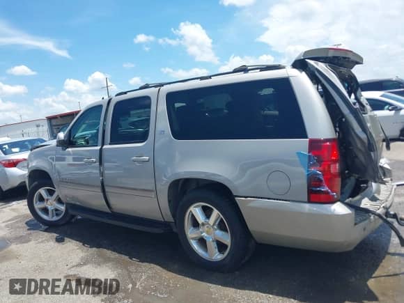2007 Chevrolet Suburban LT с VIN 1GNFC16J57J167022, выставлен на аукционе IAAI как лот 42794670 с пробегом Не указан миль и . История ставок и продаж доступна на DreamBid. Изображение 14.