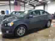 2014 Chevrolet Sonic LT z VIN 1G1JC5SG2E4115937, wystawiony jako Copart lot #84601785 z przebiegiem 91 467 mil mil oraz Szkoda całkowita • Salvage title. Historia ofert i sprzedaży dostępna na DreamBid. Obrazek 1.