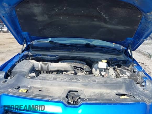 2020 Ram 1500 Laramie z VIN 1C6SRFJT3LN386812, wystawiony jako IAAI lot #42578783 z przebiegiem 105 744 mil mil oraz . Historia ofert i sprzedaży dostępna na DreamBid. Obrazek 10.