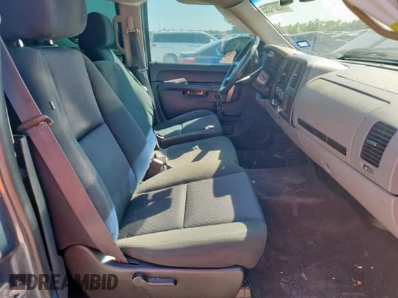 2012 Chevrolet Silverado 1500 LS z VIN 3GCPCREA9CG157053, wystawiony jako Copart lot #72037255 z przebiegiem 240 289 mil mil oraz Szkoda całkowita • Salvage title. Historia ofert i sprzedaży dostępna na DreamBid. Obrazek 7.