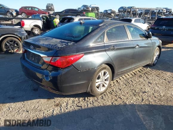 2013 Hyundai Sonata GLS z VIN 5NPEB4AC5DH681524, wystawiony jako IAAI lot #43471314 z przebiegiem 93 396 mil mil oraz . Historia ofert i sprzedaży dostępna na DreamBid. Obrazek 4.