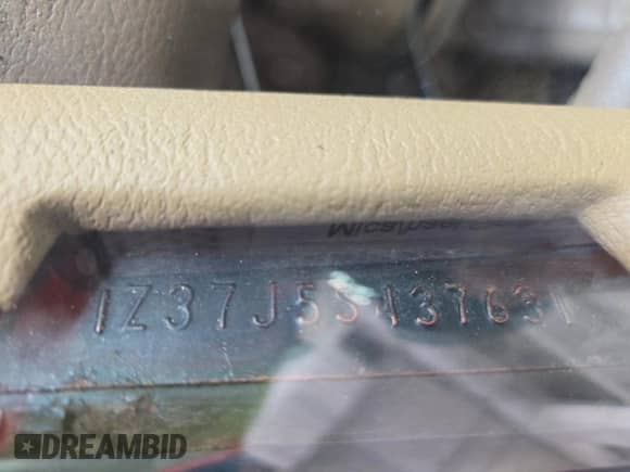 1975 Chevrolet Corvette z VIN 1Z37J5S437631, wystawiony jako Copart lot #51933835 z przebiegiem 98 510 mil mil oraz Czysty tytuł • Clean title. Historia ofert i sprzedaży dostępna na DreamBid. Obrazek 10.