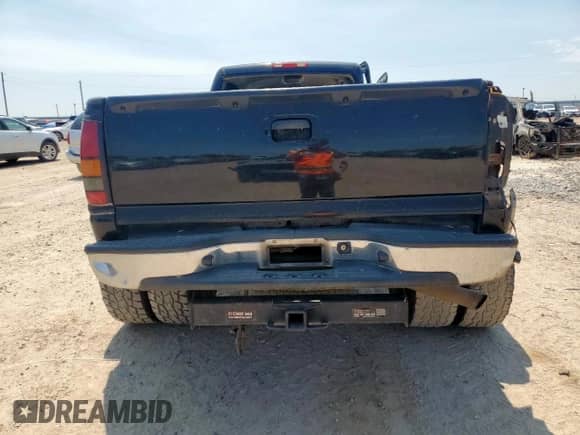 2003 Chevrolet Silverado 3500 LT z VIN 1GCJK33103F128132, wystawiony jako Copart lot #68076515 z przebiegiem 223 783 mil mil oraz Szkoda całkowita • Salvage title. Historia ofert i sprzedaży dostępna na DreamBid. Obrazek 6.