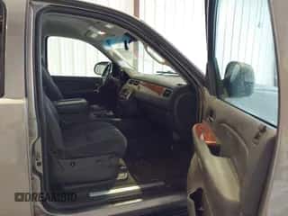2009 Chevrolet Suburban 2LT с VIN 1GNFK26309R162437, выставлен на аукционе IAAI как лот 43423431 с пробегом 271 633 миль миль и . История ставок и продаж доступна на DreamBid. Изображение 5.