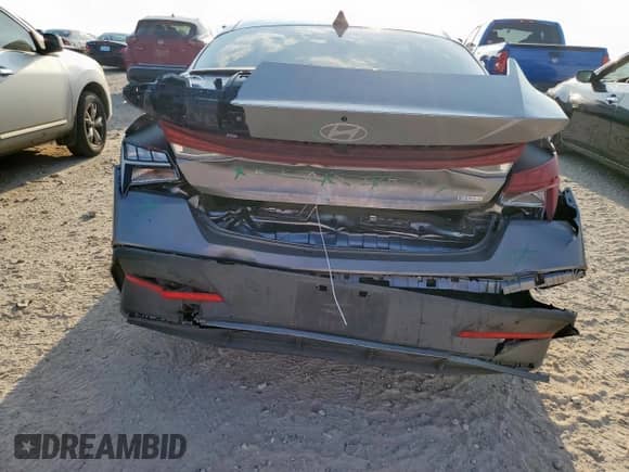 2025 Hyundai Elantra Blue z VIN KMHLM4DJXSU132105, wystawiony jako Copart lot #71220335 z przebiegiem 15 428 mil mil oraz Szkoda całkowita • Salvage title. Historia ofert i sprzedaży dostępna na DreamBid. Obrazek 6.