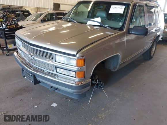 1999 Chevrolet Tahoe Z71 z VIN 1GNEK13R2XJ431421, wystawiony jako IAAI lot #42374646 z przebiegiem 282 894 mil mil oraz . Historia ofert i sprzedaży dostępna na DreamBid. Obrazek 12.