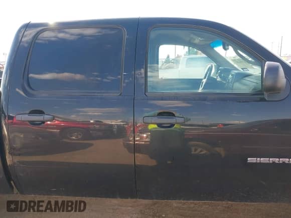 2013 GMC Sierra 1500 SLE z VIN 3GTP2VE7XDG185672, wystawiony jako IAAI lot #43336180 z przebiegiem 236 690 mil mil oraz . Historia ofert i sprzedaży dostępna na DreamBid. Obrazek 13.