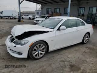 2011 BMW 3 Series 328i с VIN WBADW7C59BE443458, выставлен на аукционе Copart как лот 70868695 с пробегом 81 902 миль миль и Списание • Salvage title. История ставок и продаж доступна на DreamBid. Изображение 1.