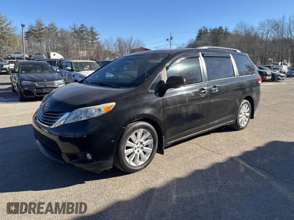 2013 Toyota Sienna XLE с VIN 5TDDK3DC3DS052713, выставлен на аукционе IAAI как лот 41451844 с пробегом 284 884 миль миль и . История ставок и продаж доступна на DreamBid. Изображение 2.