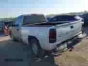 2001 GMC Sierra 1500 SL z VIN 1GTEC14V81Z333066, wystawiony jako IAAI lot #41959464 z przebiegiem 417 637 mil mil oraz . Historia ofert i sprzedaży dostępna na DreamBid. Obrazek 3.
