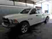 2019 Ram 1500 Tradesman z VIN 1C6RR7ST9KS612421, wystawiony jako Copart lot #64072965 z przebiegiem 173 123 mil mil oraz Czysty tytuł • Clean title. Historia ofert i sprzedaży dostępna na DreamBid. Obrazek 1.