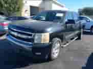 2008 Chevrolet Silverado 1500 1LT z VIN 2GCEC13JX81163391, wystawiony jako IAAI lot #43530781 z przebiegiem 204 330 mil mil oraz . Historia ofert i sprzedaży dostępna na DreamBid. Obrazek 2.