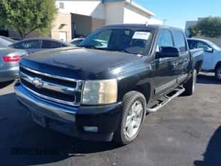 2008 Chevrolet Silverado 1500 1LT z VIN 2GCEC13JX81163391, wystawiony jako IAAI lot #43530781 z przebiegiem 204 330 mil mil oraz . Historia ofert i sprzedaży dostępna na DreamBid. Obrazek 2.