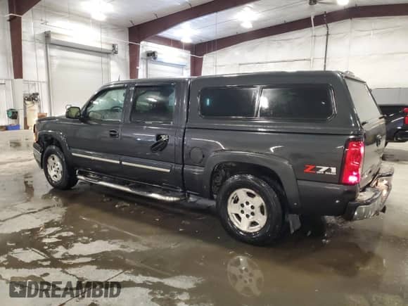 2005 Chevrolet Silverado 1500 LT with VIN 2GCEK13T651243898, listed as a Copart auction lot 45305755 with 209,184 mi miles and Non repairable. Bid and sale history available at DreamBid. Image 2.
