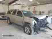 2009 Chevrolet Suburban 2LT z VIN 1GNFK26369R240705, wystawiony jako IAAI lot #43364816 z przebiegiem Nie podano mil oraz . Historia ofert i sprzedaży dostępna na DreamBid. Obrazek 1.