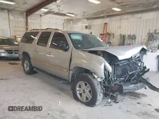 2009 Chevrolet Suburban 2LT z VIN 1GNFK26369R240705, wystawiony jako IAAI lot #43364816 z przebiegiem Nie podano mil oraz . Historia ofert i sprzedaży dostępna na DreamBid. Obrazek 1.