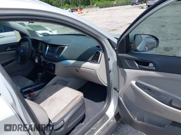 2016 Hyundai Tucson SE with VIN KM8J33A45GU075354, listed as a IAAI auction lot 43085011 with 92,898 mi miles and . Bid and sale history available at DreamBid. Image 5.