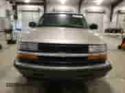 1999 Chevrolet Blazer LT z VIN 1GNDT13W4X2149645, wystawiony jako Copart lot #68597425 z przebiegiem 184 694 mil mil oraz Czysty tytuł • Clean title. Historia ofert i sprzedaży dostępna na DreamBid. Obrazek 5.