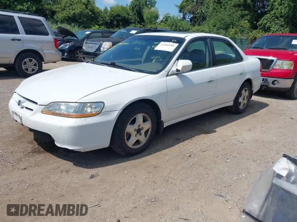 1999 Honda Accord EX with VIN 1HGCG1652XA049904, listed as a IAAI auction lot 42980986 with 181,961 mi miles and . Bid and sale history available at DreamBid. Image 2.