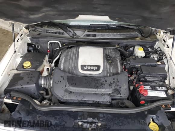 2006 Jeep Commander Limited with VIN 1J8HG58266C366868, listed as a Copart auction lot 90660845 with 181,471 mi miles and Salvage title. Bid and sale history available at DreamBid. Image 12.