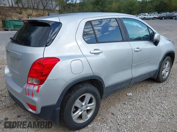 2019 Chevrolet Trax LS with VIN 3GNCJNSB6KL204210, listed as a IAAI auction lot 43181029 with 62,318 mi miles and . Bid and sale history available at DreamBid. Image 4.