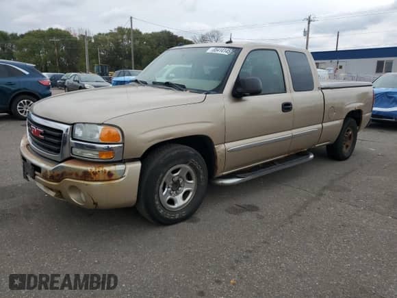 2004 GMC Sierra 1500 SLE z VIN 2GTEC19T841159097, wystawiony jako Copart lot #85414145 z przebiegiem 117 849 mil mil oraz Czysty tytuł • Clean title. Historia ofert i sprzedaży dostępna na DreamBid. Obrazek 1.