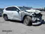 2024 Mazda CX-5 S Preferred z VIN JM3KFBCL1R0414305, wystawiony jako Copart lot #67493725 z przebiegiem Nie podano mil oraz Szkoda całkowita • Salvage title. Historia ofert i sprzedaży dostępna na DreamBid. Obrazek 4.