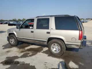 1999 Chevrolet Tahoe z VIN 1GNEK13R4XJ337220, wystawiony jako Copart lot #80442885 z przebiegiem 273 874 mil mil oraz Szkoda całkowita • Salvage title. Historia ofert i sprzedaży dostępna na DreamBid. Obrazek 2.