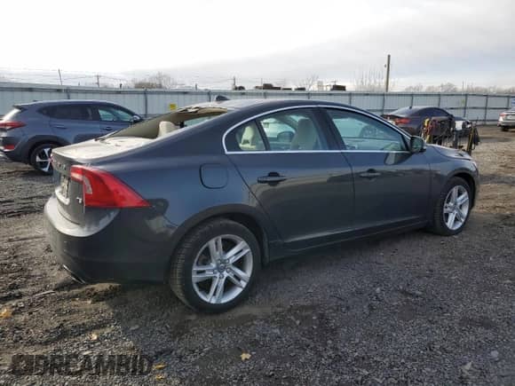 2015 Volvo S60 T5 Drive-E Platinum с VIN YV126MFM0F2360823, выставлен на аукционе Copart как лот 45910935 с пробегом 116 113 миль миль и Списание • Salvage title. История ставок и продаж доступна на DreamBid. Изображение 3.