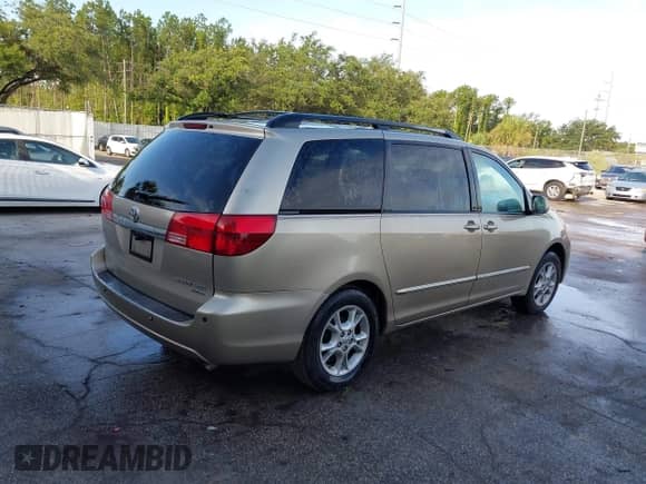 2005 Toyota Sienna XLE z VIN 5TDZA22C75S350561, wystawiony jako IAAI lot #42632048 z przebiegiem 262 983 mil mil oraz . Historia ofert i sprzedaży dostępna na DreamBid. Obrazek 4.