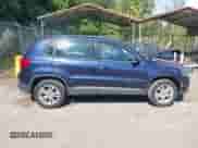 2012 Volkswagen Tiguan S с VIN WVGAV7AX6CW566929, выставлен на аукционе IAAI как лот 43350381 с пробегом 120 266 миль миль и . История ставок и продаж доступна на DreamBid. Изображение 13.