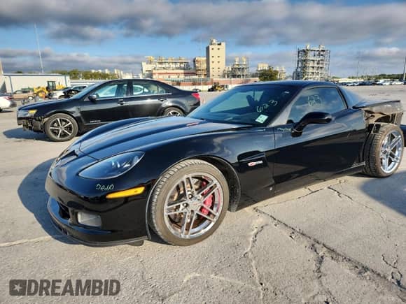 2007 Chevrolet Corvette Z06 z VIN 1G1YY26E575136754, wystawiony jako Copart lot #89628115 z przebiegiem 46 520 mil mil oraz Szkoda całkowita • Salvage title. Historia ofert i sprzedaży dostępna na DreamBid. Obrazek 1.