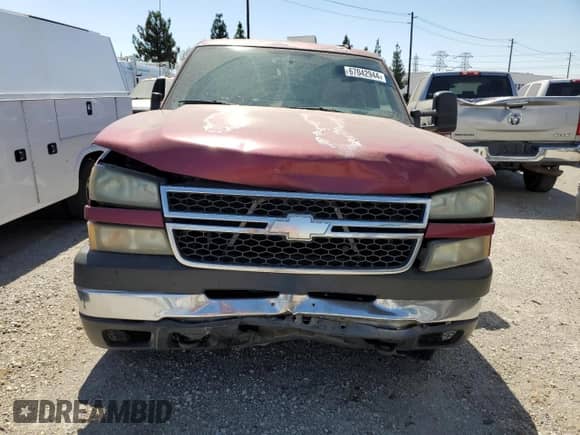 2006 Chevrolet Silverado 3500 SRW Wrk Trk z VIN 1GCHK33D66F243668, wystawiony jako Copart lot #67042944 z przebiegiem 503 368 mil mil oraz Szkoda całkowita • Salvage title. Historia ofert i sprzedaży dostępna na DreamBid. Obrazek 5.