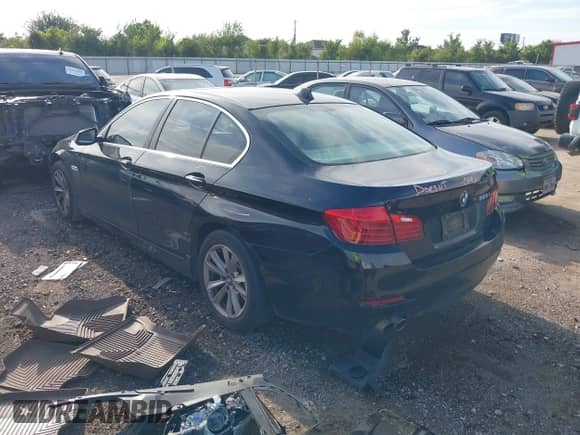 2014 BMW 5 Series 528i z VIN WBA5A5C5XED502888, wystawiony jako IAAI lot #42896322 z przebiegiem 106 750 mil mil oraz . Historia ofert i sprzedaży dostępna na DreamBid. Obrazek 3.