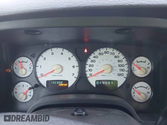 2003 Dodge 1500 ST z VIN 1D7HA18D43S219474, wystawiony jako IAAI lot #43258542 z przebiegiem 132 332 mil mil oraz . Historia ofert i sprzedaży dostępna na DreamBid. Obrazek 7.