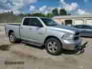 2018 Ram 1500 SLT z VIN 1C6RR6GG3JS303838, wystawiony jako Copart lot #64387815 z przebiegiem 137 099 mil mil oraz Szkoda całkowita • Salvage title. Historia ofert i sprzedaży dostępna na DreamBid. Obrazek 4.