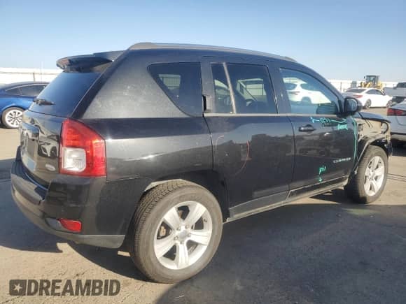 2011 Jeep Compass z VIN 1J4NF1FB2BD223486, wystawiony jako Copart lot #72079625 z przebiegiem 108 691 mil mil oraz Szkoda całkowita • Salvage title. Historia ofert i sprzedaży dostępna na DreamBid. Obrazek 3.