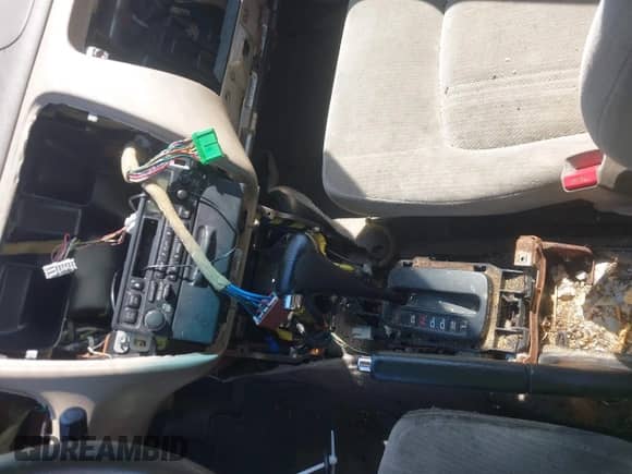 2000 Honda Accord LX z VIN 3HGCG6658YG705328, wystawiony jako IAAI lot #43097915 z przebiegiem Nie podano mil oraz . Historia ofert i sprzedaży dostępna na DreamBid. Obrazek 13.