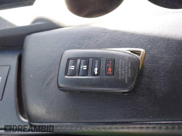 2018 Lexus IS 300 z VIN JTHC81D24J5033612, wystawiony jako IAAI lot #43134662 z przebiegiem 64 763 mil mil oraz . Historia ofert i sprzedaży dostępna na DreamBid. Obrazek 11.