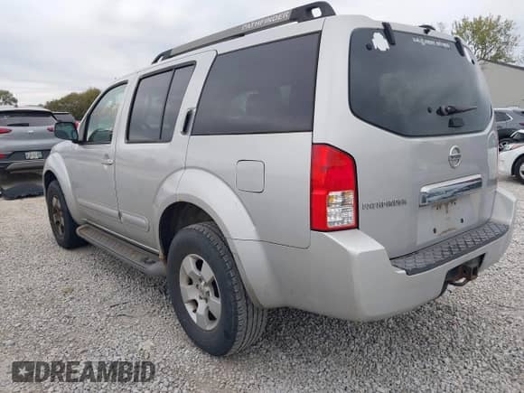 2005 Nissan Pathfinder SE z VIN 5N1AR18W85C787693, wystawiony jako IAAI lot #43444378 z przebiegiem 190 244 mil mil oraz . Historia ofert i sprzedaży dostępna na DreamBid. Obrazek 3.