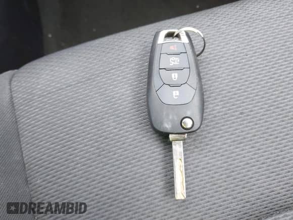 2018 Chevrolet Cruze LT z VIN 1G1BE5SMXJ7191371, wystawiony jako IAAI lot #43055956 z przebiegiem 104 565 mil mil oraz . Historia ofert i sprzedaży dostępna na DreamBid. Obrazek 11.