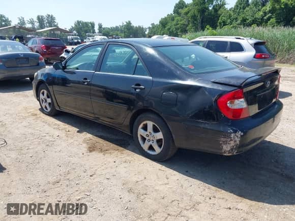 2002 Toyota Camry LE z VIN 4T1BE32K72U004323, wystawiony jako IAAI lot #42586383 z przebiegiem 223 612 mil mil oraz . Historia ofert i sprzedaży dostępna na DreamBid. Obrazek 3.