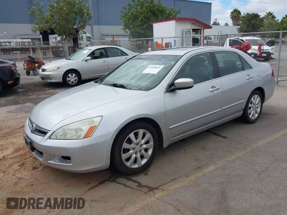 2006 Honda Accord EX-L z VIN 1HGCM66836A046718, wystawiony jako IAAI lot #43358403 z przebiegiem 178 855 mil mil oraz . Historia ofert i sprzedaży dostępna na DreamBid. Obrazek 2.