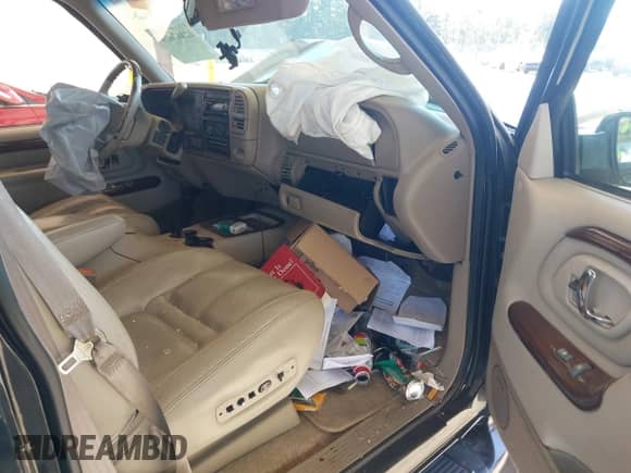 2000 Cadillac Escalade with VIN 1GYEK13R3YR113166, listed as a IAAI auction lot 42847629 with 156,127 mi miles and . Bid and sale history available at DreamBid. Image 5.