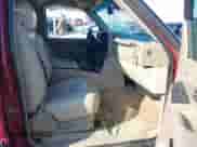 2005 Chevrolet Tahoe Z71 z VIN 1GNEC13T55R155842, wystawiony jako IAAI lot #41321412 z przebiegiem 221 109 mil mil oraz . Historia ofert i sprzedaży dostępna na DreamBid. Obrazek 5.