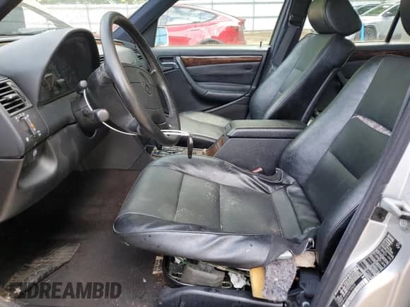 1999 Mercedes-Benz C 230/260/280/320 z VIN WDBHA24G4XA749633, wystawiony jako Copart lot #56560105 z przebiegiem 221 306 mil mil oraz Szkoda całkowita • Salvage title. Historia ofert i sprzedaży dostępna na DreamBid. Obrazek 7.