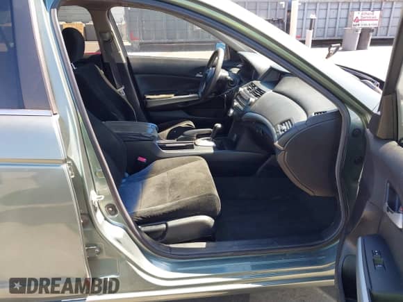 2008 Honda Accord EX z VIN 1HGCP36748A047344, wystawiony jako IAAI lot #42650583 z przebiegiem 239 912 mil mil oraz . Historia ofert i sprzedaży dostępna na DreamBid. Obrazek 5.