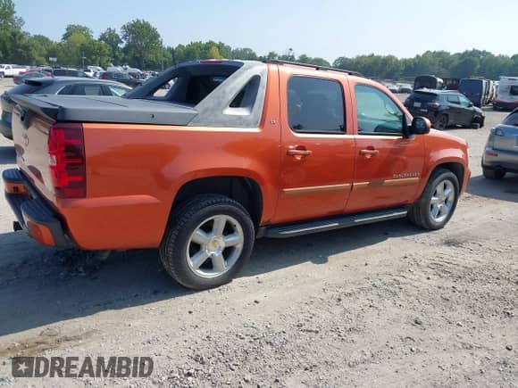 2007 Chevrolet Avalanche 2LT with VIN 3GNEC12J47G114542, listed as a IAAI auction lot 42972914 with 211,080 mi miles and . Bid and sale history available at DreamBid. Image 4.