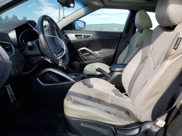 2012 Hyundai Veloster w/Gray Int z VIN KMHTC6AD0CU056764, wystawiony jako Copart lot #84646725 z przebiegiem 157 456 mil mil oraz Czysty tytuł • Clean title. Historia ofert i sprzedaży dostępna na DreamBid. Obrazek 7.