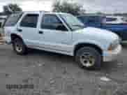 2001 Chevrolet Blazer LT with VIN 1GNCS13W312132549, listed as a Copart auction lot 90613665 with 207,148 mi miles and Salvage title. Bid and sale history available at DreamBid. Image 4.
